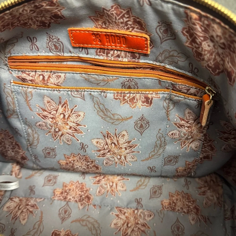 HOBO Tan Shoulder Bag w/ Brown Straps - Picture 4 of 6